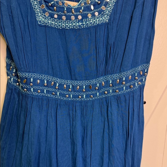 Chic Blue Midi Dress with Embellished Details - Picture 2 of 12